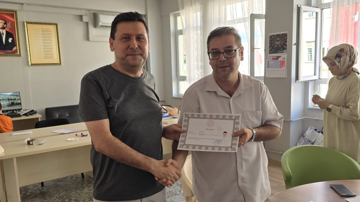 Öğretmenlerimiz Başarı Belgesi İle Ödüllendirildi